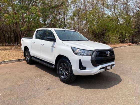 TOYOTA HILUX 2.8 D-4D TURBO DIESEL CD SR 4X4 AUTOMÁTICO